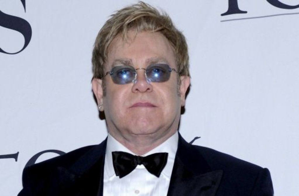 Bei Sänger Elton John ist die Brille ohnehin kaum wegzudenken, ...