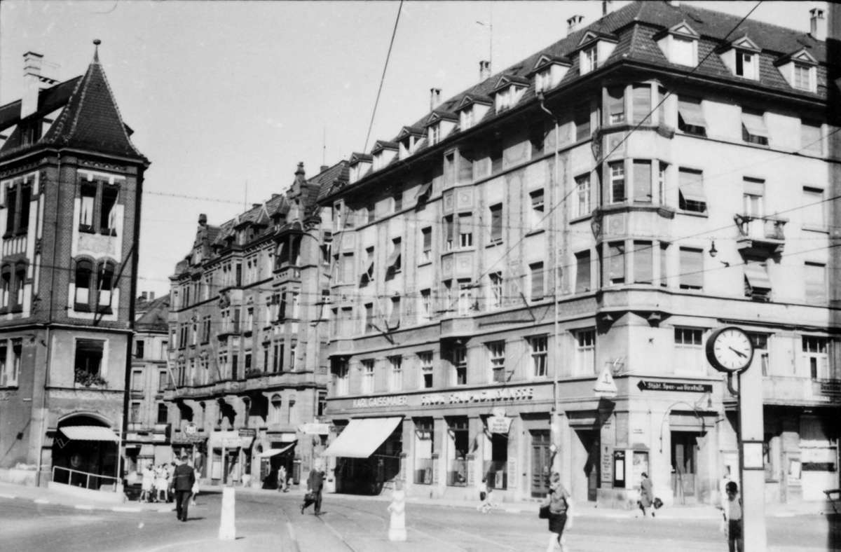 Die Tübinger Straße trifft auf den Marienplatz. Weitere Bilder aus 1942 zeigt die Fotostrecke.