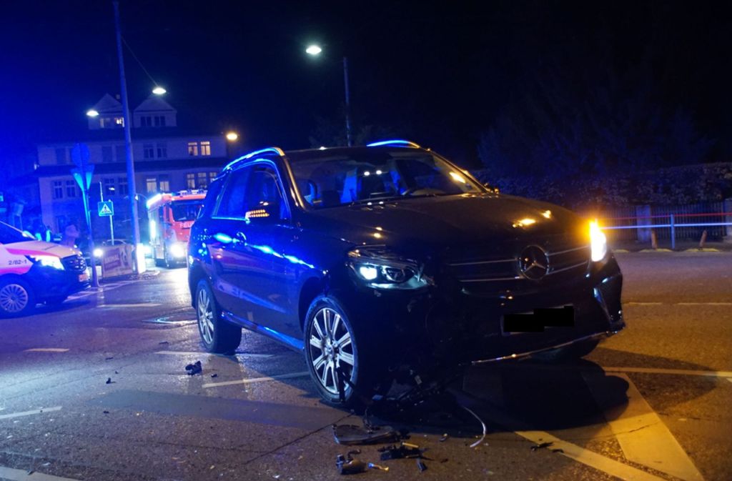 Laut Polizei hatte eine Mercedes-Fahrerin einem Fiat-Fahrer die Vorfahrt genommen.