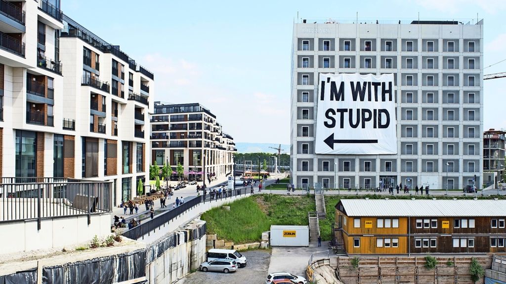 Kunstaktion in Stuttgart: Künstler überrascht von Reaktion auf Banner