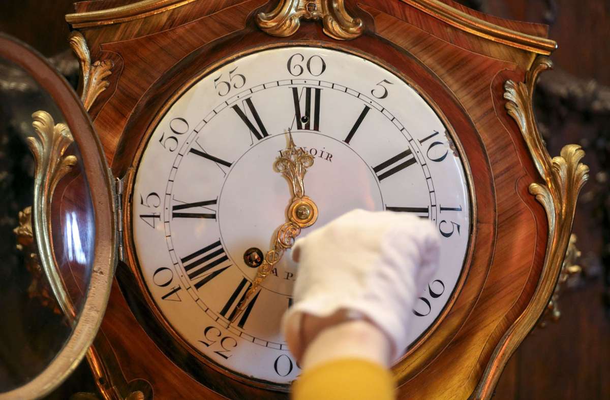Am Sonntag (25. Oktober) ist es wieder so weit: Um 3 Uhr werden die Uhren um eine Stunde auf 2 Uhr zurückgestellt. Foto: Steve Parsons/PA Wire/dpa