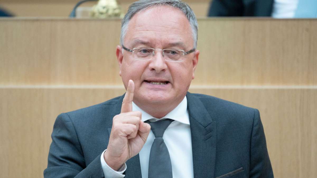 Baden-Württemberg: SPD kritisiert grün-schwarzen Haushaltsentwurf als unzureichend