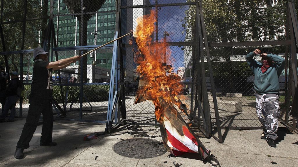 Demonstration gegen Donald Trump: In Mexiko brennen US-Flaggen