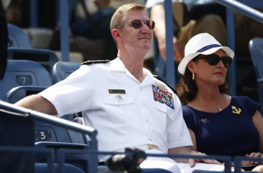 Vize-Admiral Walter E. "Ted" Carter mit seiner Frau Linda
