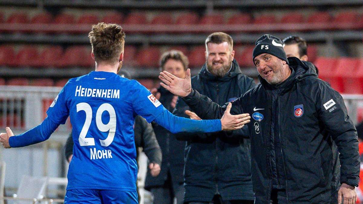  Ein Traum war in der Relegation geplatzt, die besten Spieler gingen – und dennoch hat der 1. FC Heidenheim nach dem verpassten Sprung in die Bundesliga die Kurve gekratzt. Jetzt schnuppert das Team wieder an den Aufstiegsplätzen. Wie ist das möglich? 
