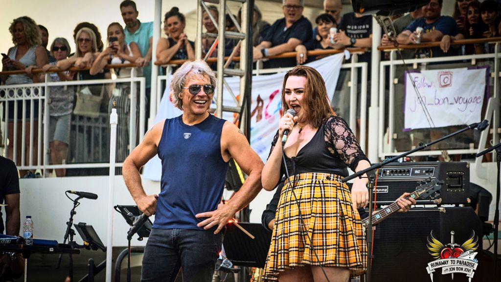  Im Hafen von Palma de Mallorca geht der US-Sänger auf die „Norwegian Pearl“, um auf hoher See für seine Fans Konzerte zu geben. Cruise-Partys mit Stars zum Anfassen werden immer beliebter – auch in Deutschland. 