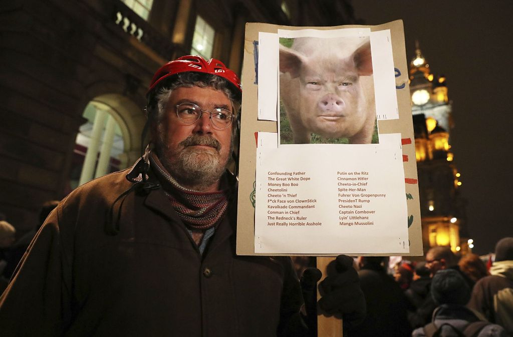 Dieser Demonstrant in Edinburgh, Schottland macht kein Geheimnis aus seiner Haltung zum neuen US-Präsidenten.
