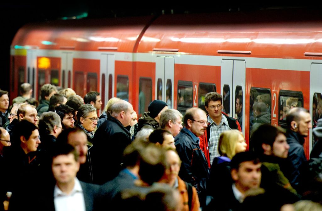 Die S-Bahn muss auf den Schienen mit dem Regional- und Fernverkehr konkurrieren. Foto: dpa