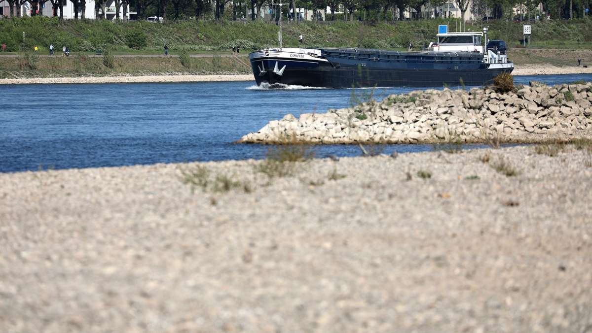 Niedrigwasser auf dem Rhein: Rhein-Binnenschiffer können nur Hälfte laden
