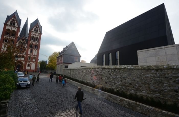 Bistum Limburg möchte Geld aus Rom