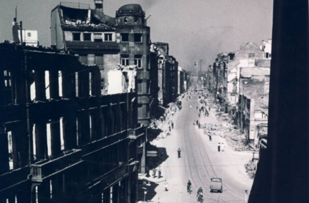 Etwa 1949 ist das erste Foto gemacht worden: Überall standen noch Ruinen, teils lagen noch Trümmer an den Straßen.