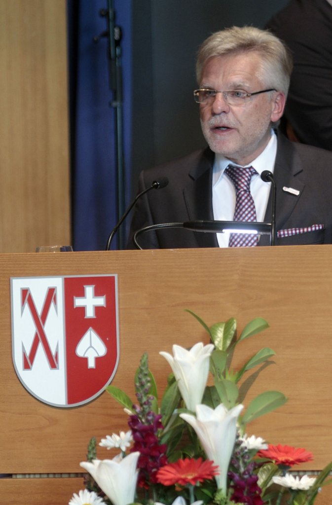 Der Oberbürgermeister Michael Makurath erinnerte auch an die Leistung des Gemeinderats und seines Amtsvorgängers Alfred Fögen.