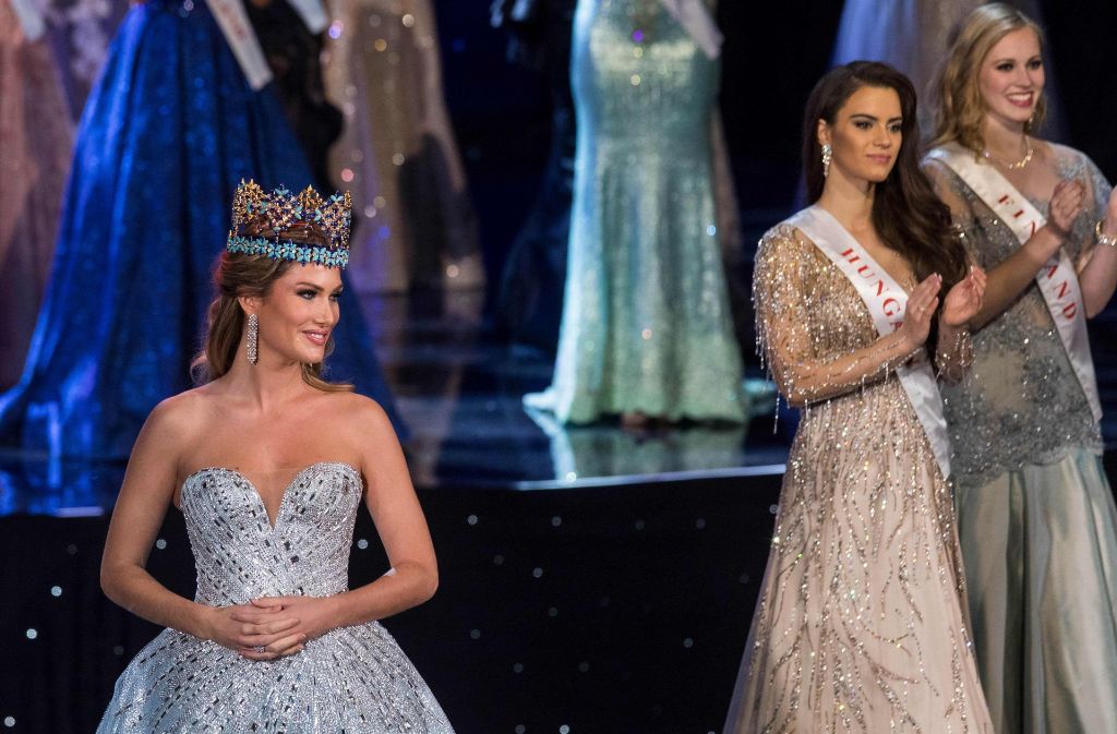 Hier trägt Miss World 2015, Mireia Lalaguna, aus Spanien ihre Krone noch.