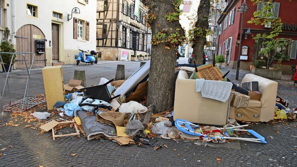 Sperrmüll in Bad Cannstatt: Wilder Müll am Jakobsbrunnen