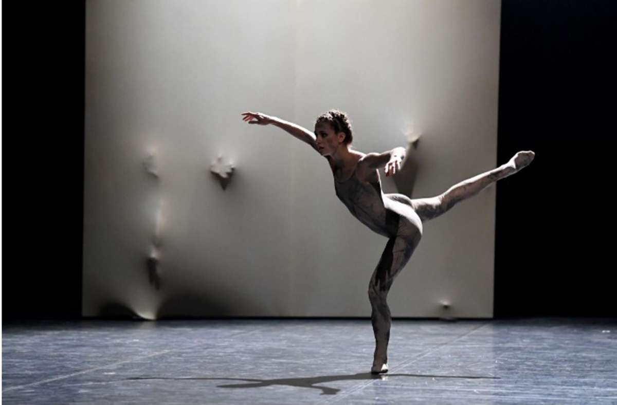 Szene aus Aurora de Moris jüngstem Ballett, dem 2019 bei Noverre uraufgeführten „Pompei“ mit Daiana Ruiz als ruhelosem Geist.