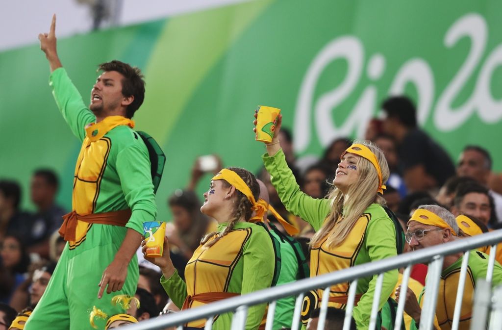 Als Ninja Turtles verkleidete australische Fans feuern ihr Team während des Rugbyspiels gegen Spanien an.