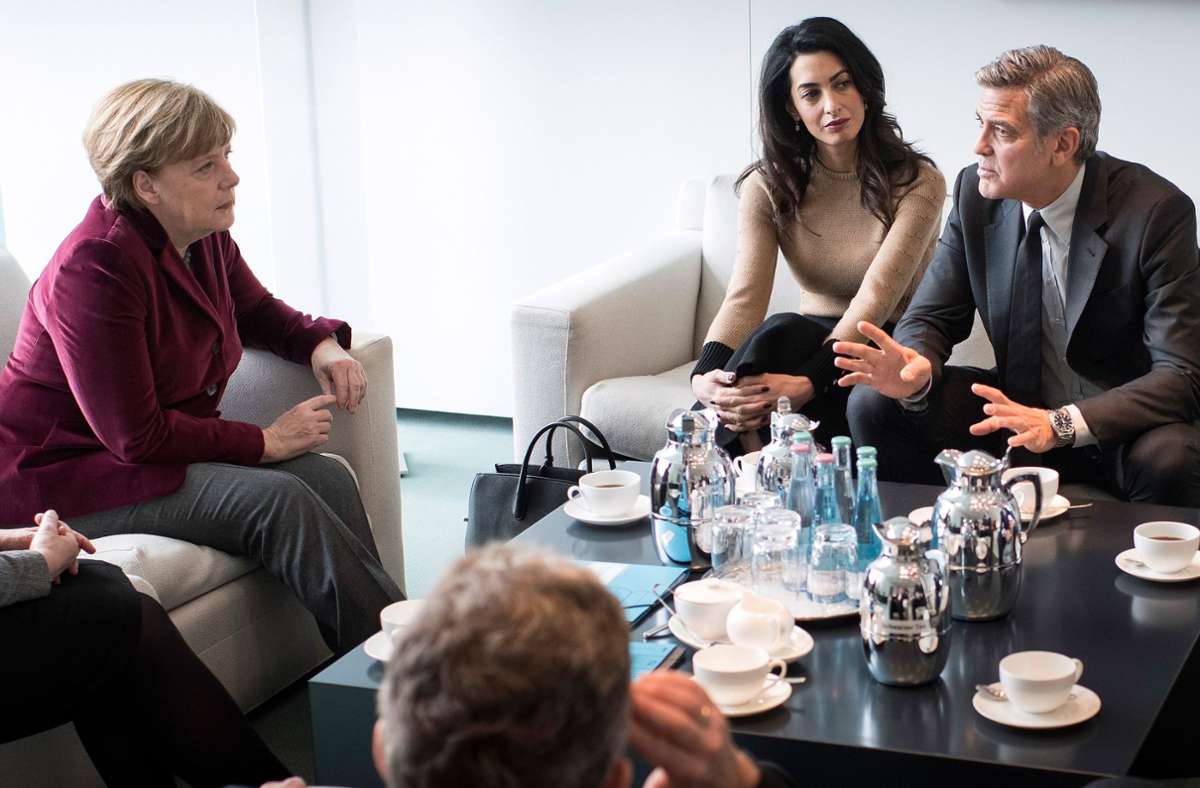... 2016 werden die Clooneys von Bundeskanzlerin Angela Merkel empfangen, um über die Situation der Flüchtlinge in aller Welt zu sprechen.