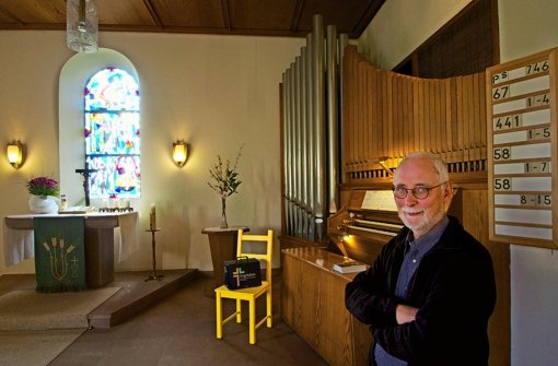 Jahrelang ist Gerhard Schiek im Sommer zur Orgelreparatur nach Thüringen gefahren. Auch die Orgel in der Kallenberger Kirche (im Bild) hat er bereits überholt Foto:  
