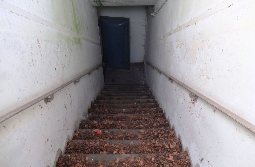 Eine der Treppen, die zu den Eingängen des Diakonissenbunkers führen.