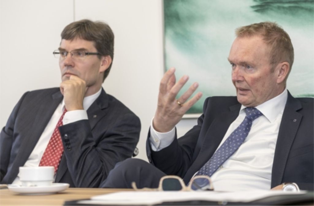 Trumpf will im Auslandsgeschäft eine Doppelbesteuerung vermeiden. Das ist das Ziel von Finanzchef Lars Grünert (links) und Stefan Schuhmann, Leiter Steuern. Foto: factum/Weise