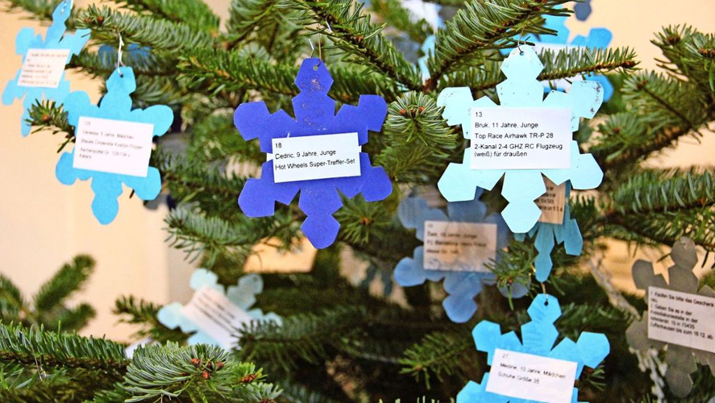 Kreisdiakoniestelle Zuffenhausen: Schneeflocken verwandeln sich in Geschenke