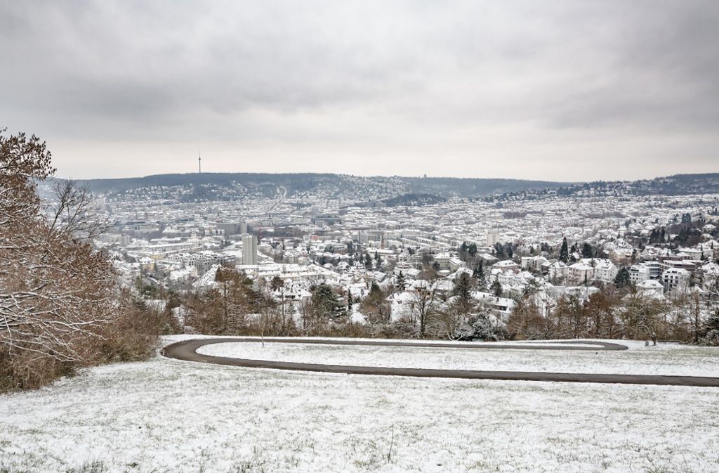 Stuttgart ist seit der Nacht zum Sonntag erneut vom Schnee überpudert.