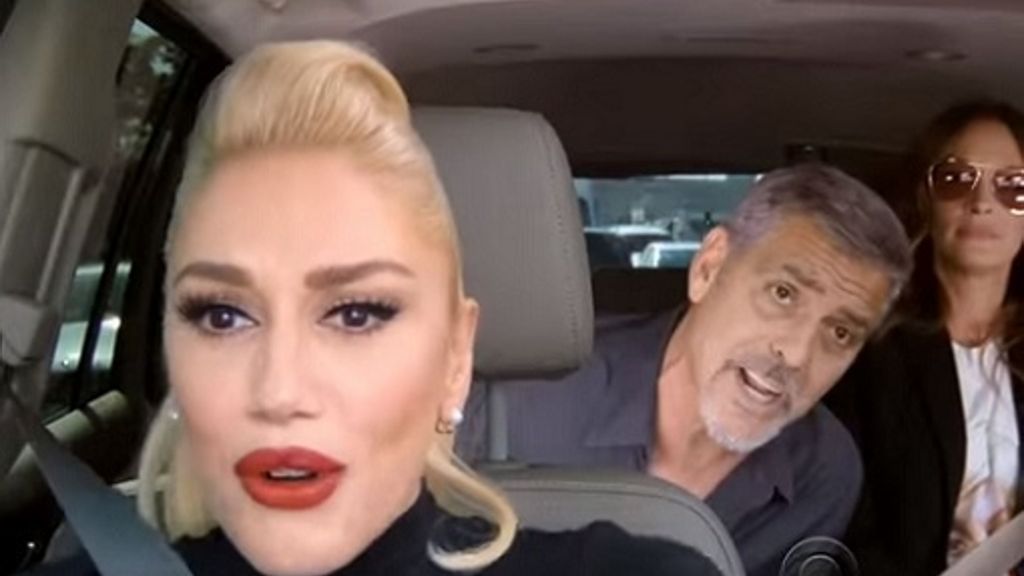  Die Oscar-Preisträger George Clooney und Julia Roberts haben mit ihren Qualitäten als Sänger einen Internethit geschaffen. Sie rappen und singen in einem Auto mit Gwen Stefani Hits wie „Hollaback Girl“. 