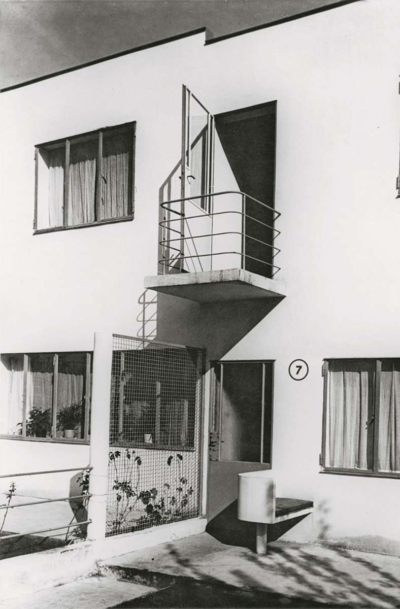 Die Terrasse und der kleine Balkon im Obergeschoss vor Rolf Fassbaenders Zimmer – für ihn ein ganz besonderer Ort, als er klein war.