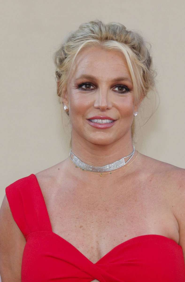 Eigentlich eine ganz normale Frau in den Dreißigern, eine globale Marke und nach Meinung mancher Beobachter das Opfer einer Intrige von Hitchcock-Format: die Doku „Framing Britney Spears“ setzt ein komplexes Bild zusammen.