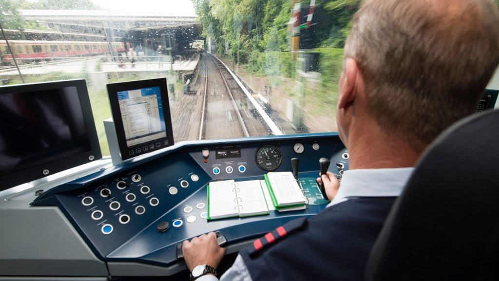  Die neuen Betreiber der Stuttgarter Regionalbahnnetze Abellio und Go Ahead benötigen rund 300 Lokführer und 200 Zugbegleiter. Der Arbeitsmarkt ist leergefegt. Das stellt die neuen Konkurrenten der Deutschen Bahn vor große Herausforderungen. 