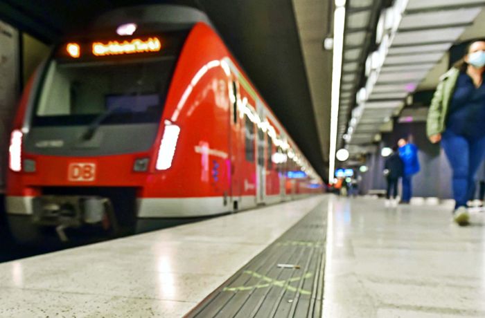 Bedürftige zahlen künftig weniger für Bus und Bahn: Neues Sozialticket ab dem 1. Mai in Stuttgart
