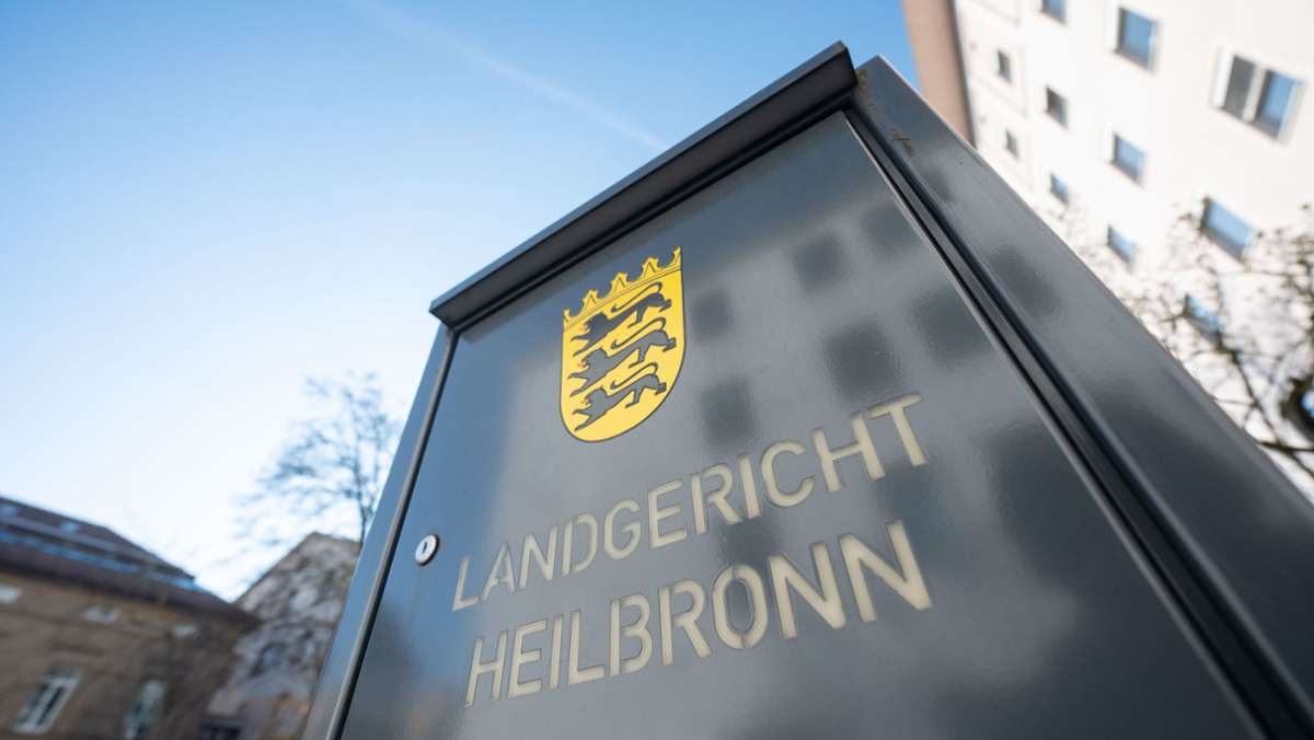 Landgericht Heilbronn: Frau erstochen und unter Gerümpel versteckt – Mann verurteilt