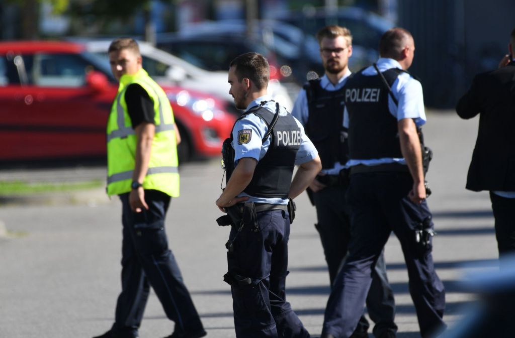 Am Sonntag war die Situation in Konstanz für die Polizei zunächst unübersichtlich. Foto: dpa