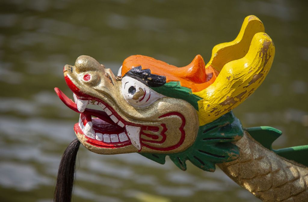 Die Tradition der mit Drachenköpfen und -schwänzen verzierten Boote stammt ursprünglich aus China.