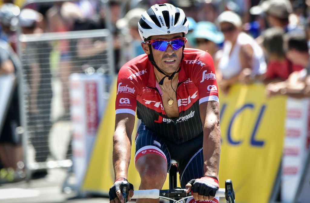 Alberto Contador (34) ist der Altmeister und gewann die Tour 2007 und 2009. Sein Erfolg im Jahr 2010 wurde ihm wegen Dopings aberkannt. Obwohl er in dieser Saison sein bestes Niveau noch nicht erreicht hat, setzt sich der Spanier ein hohes Ziel: Er will seine Karriere nicht ohne einen weiteren Tour-Sieg beenden.
