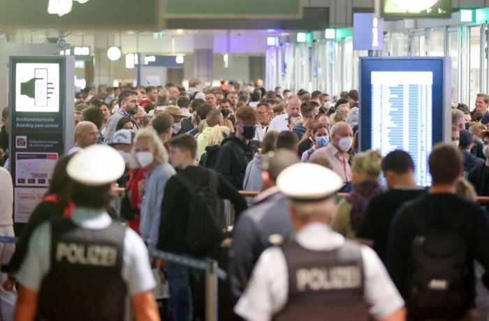 Chaos an Flughäfen: Politiker fordern dauerhafte Lösungen