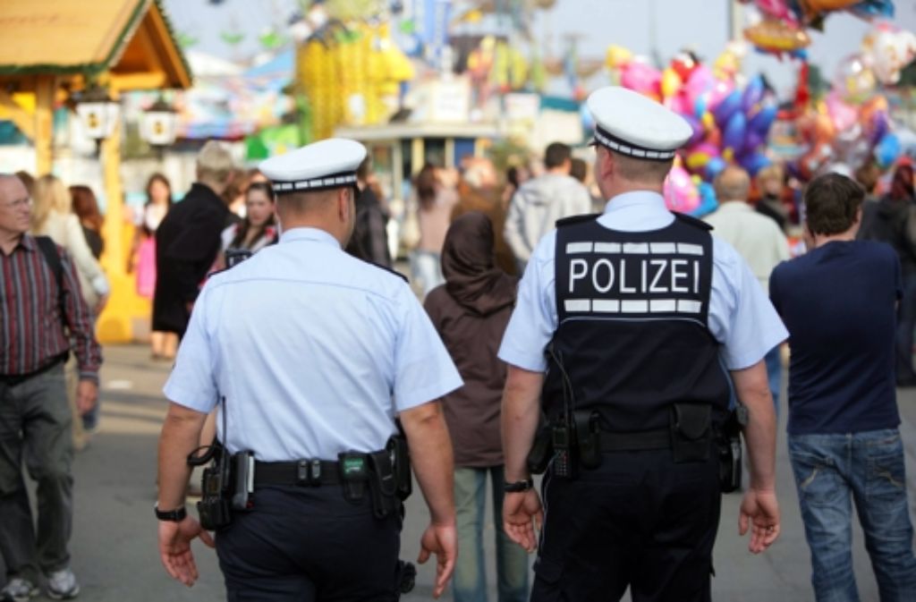 120 Fälle von Taschendiebstahl gab es auf dem Frühlingsfest 2013 – 2012 waren es gerade mal 15. Die Polizei rät den Besuchern, ganz besonders auf ihre Handys zu achten.