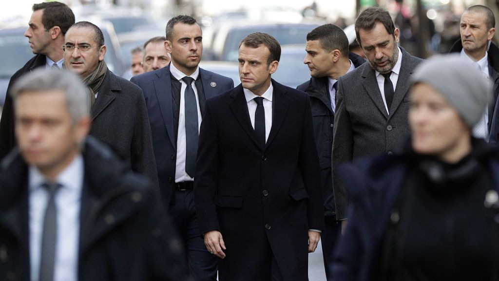  Die französische Regierung verschiebt die umstrittene Erhöhung der Ökosteuer. Präsident Macron und Premierminister Philippe bemühen sich im Konflikt mit den „Gelbwesten“ um Entspannung. 