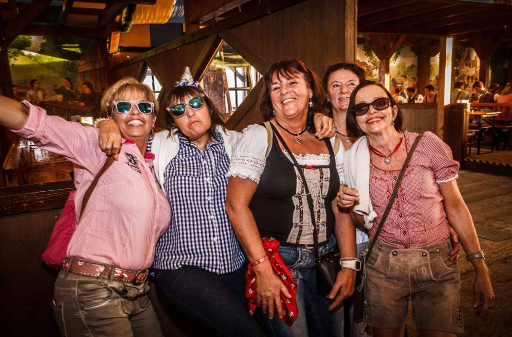Dirndl, Maß und gute Laune: Impressionen vom „Ladies Day“ im Fürstenberg-Zelt.