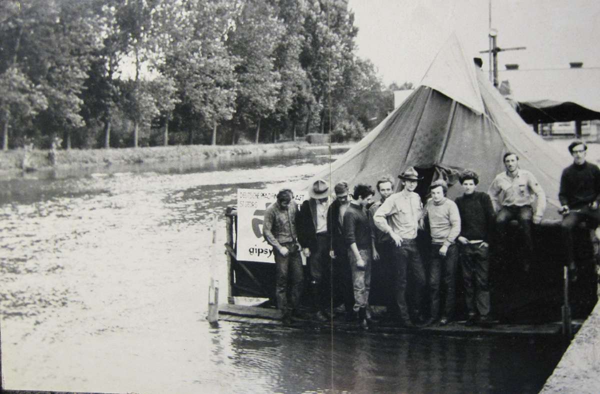 Floßfahrt auf dem Neckar im Jahr 1969 der Hofener Pfadfinder.