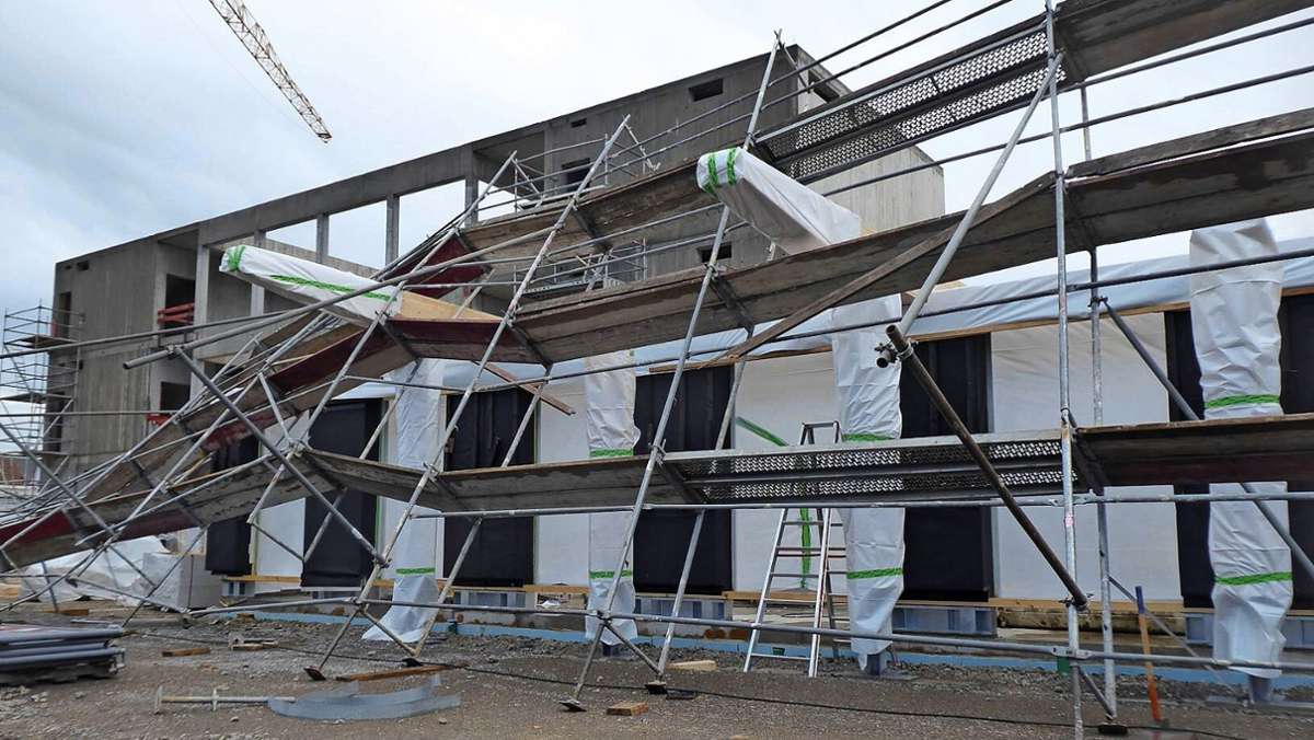  Auf der Baustelle für die neue Ludwigsburger Fuchshofschule ist ein Gerüst bei stürmischem Wind zusammengekracht. Den Schaden kann die Stadt noch nicht beziffern. 