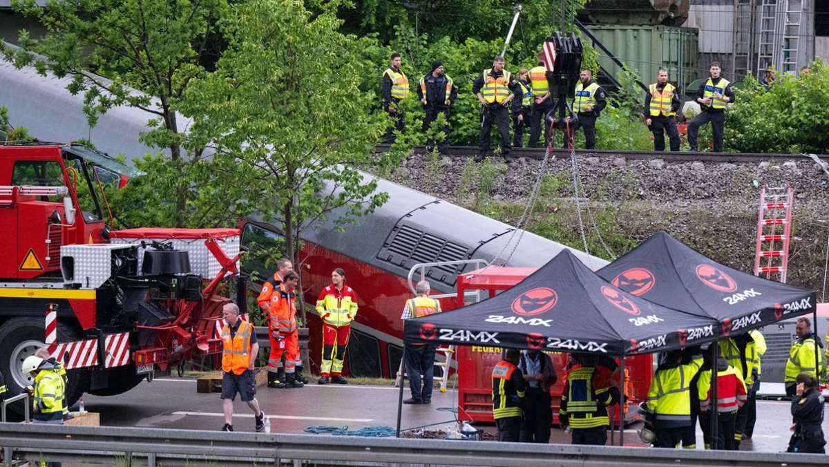 Unfall in Garmisch-Patenkirchen: Weiter Menschen nach Zugunglück vermisst