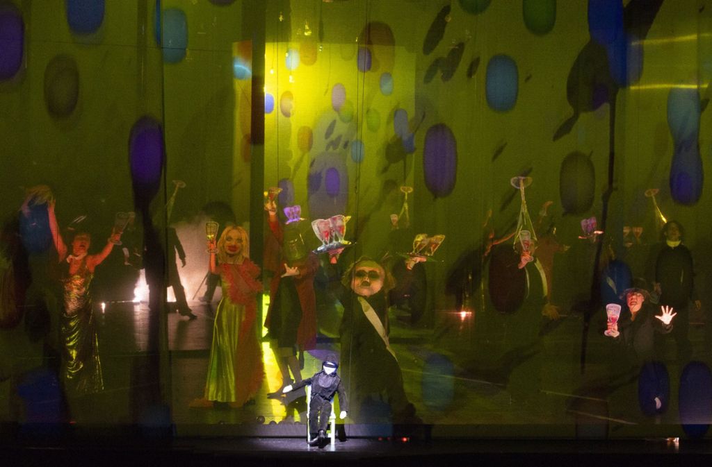 Szene aus Achim Freyers Inszenierung von E.T.A. Hoffmanns Roman „Der goldne Topf“ im Schauspielhaus Stuttgart.