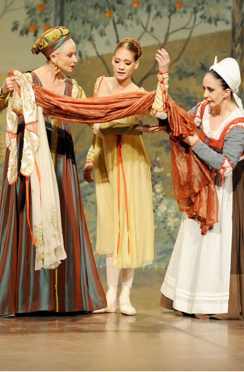 „Romeo und Julia“ bringt bis heute Tänzergenerationen zusammen – hier mit: Birgit Keil, Alicia Amatriain und Marcia Haydée.