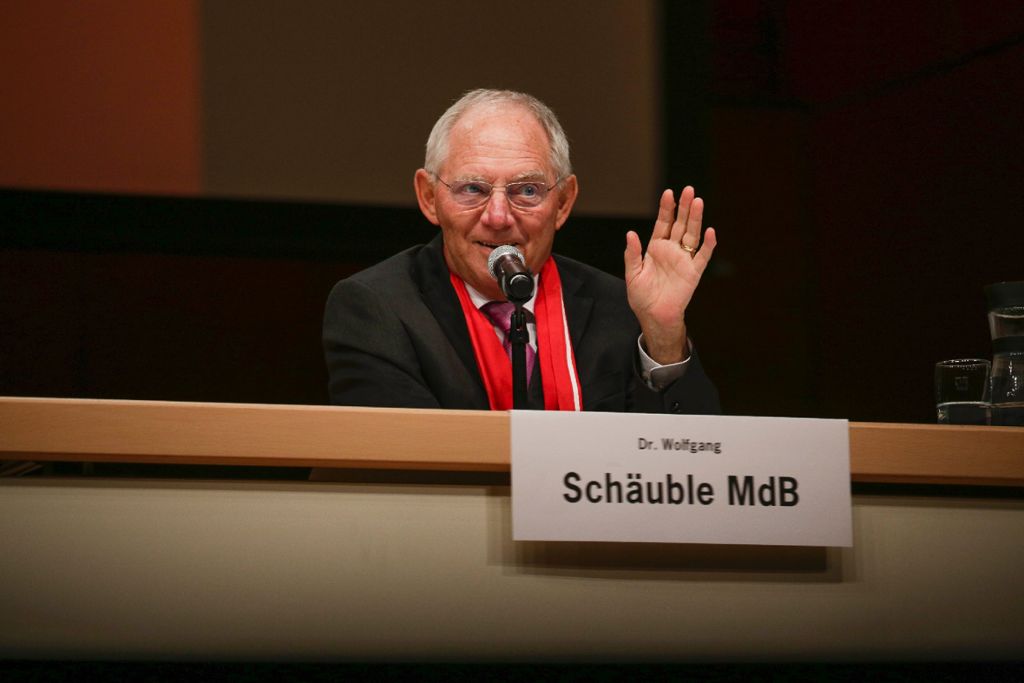 Bundesfinanzminister Wolfgang Schäuble am Donnerstag bei einer Bibelarbeit auf dem Stuttgarter Kirchentag.