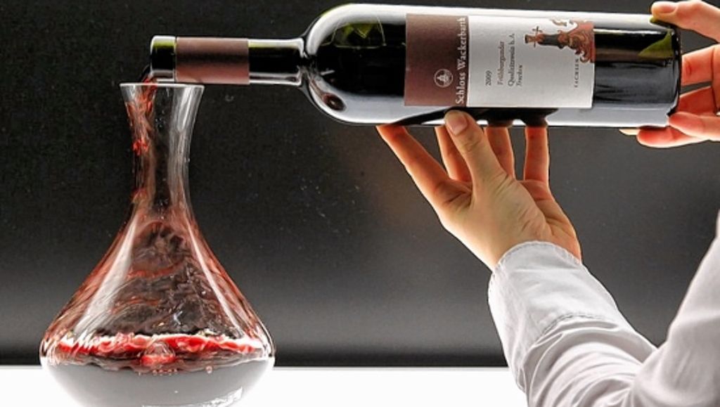 Wein servieren: Die Kunst des Dekantierens – Rotwein