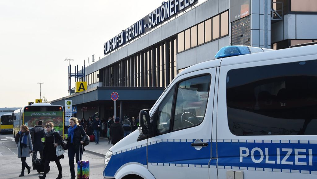 Wegen Spielknete: Flughafen-Terminal in Berlin geräumt