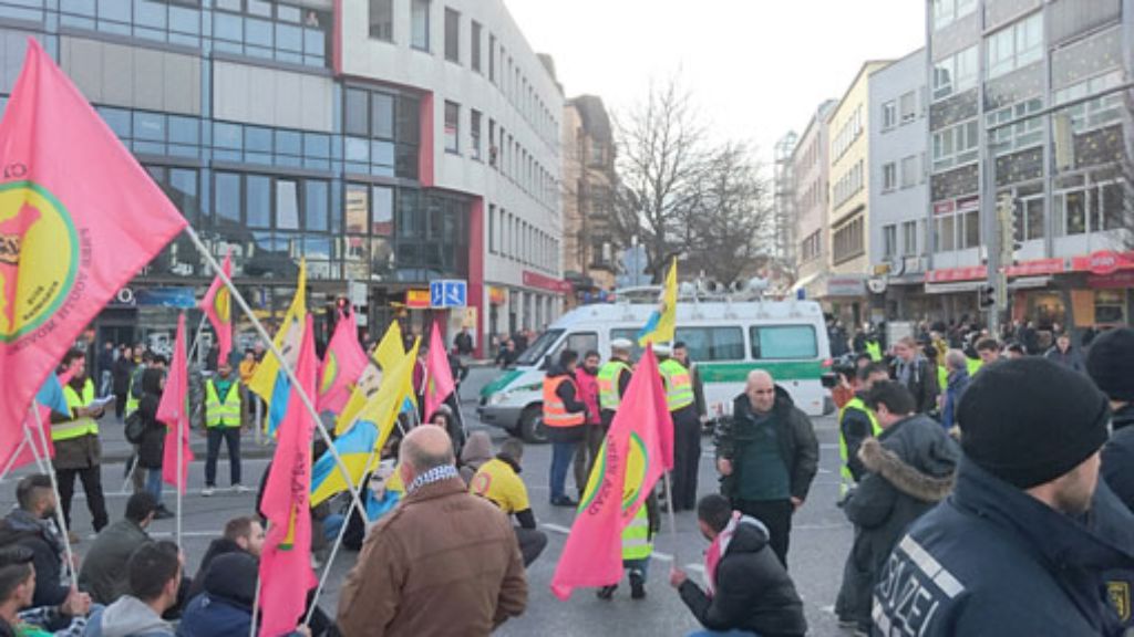 Kurdenmarsch in Stuttgart: Ein Verletzter bei Schlägerei
