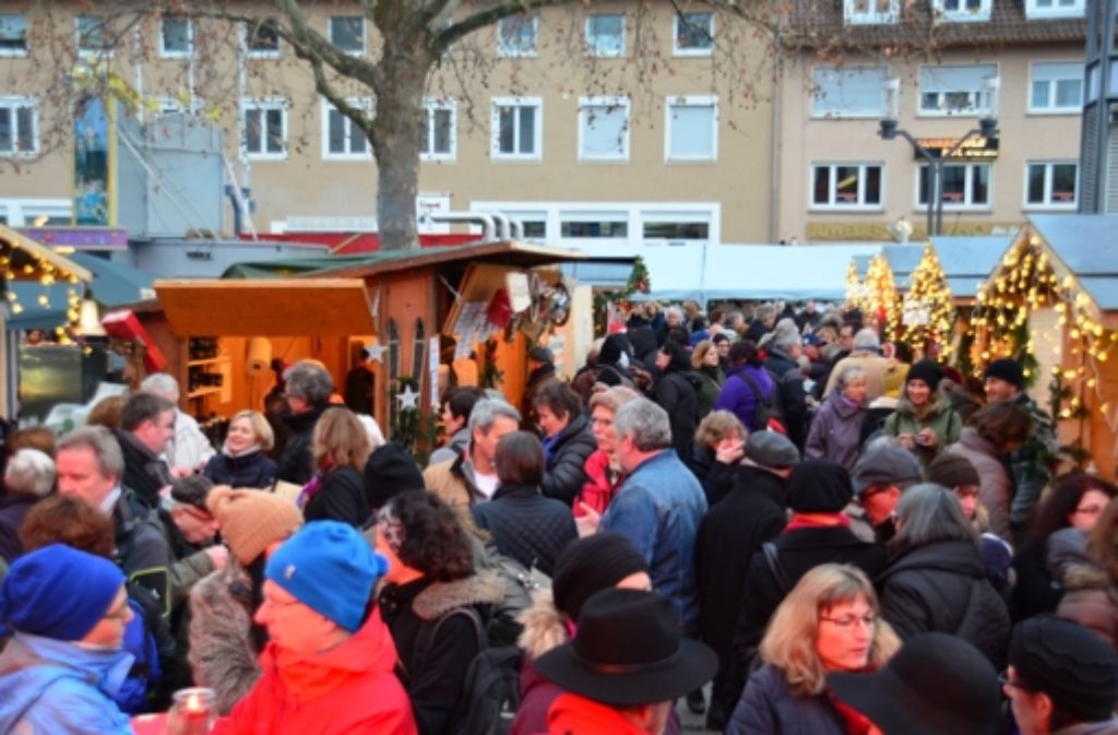 Das Hüttendorf auf dem Weilimdorfer Löwen-Markt war gut besucht.