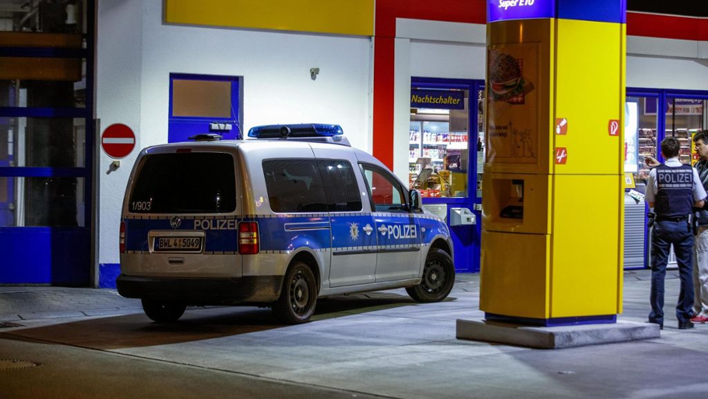 Überfall in Stuttgart: Drei Tankstellenräuber auf der Flucht